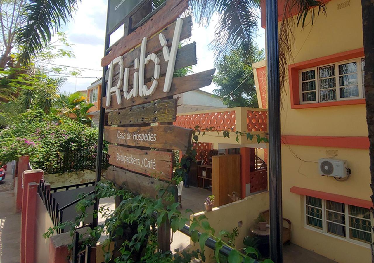 נאמפולה Ruby - Casa De Hospedes - Backpackers מראה חיצוני תמונה