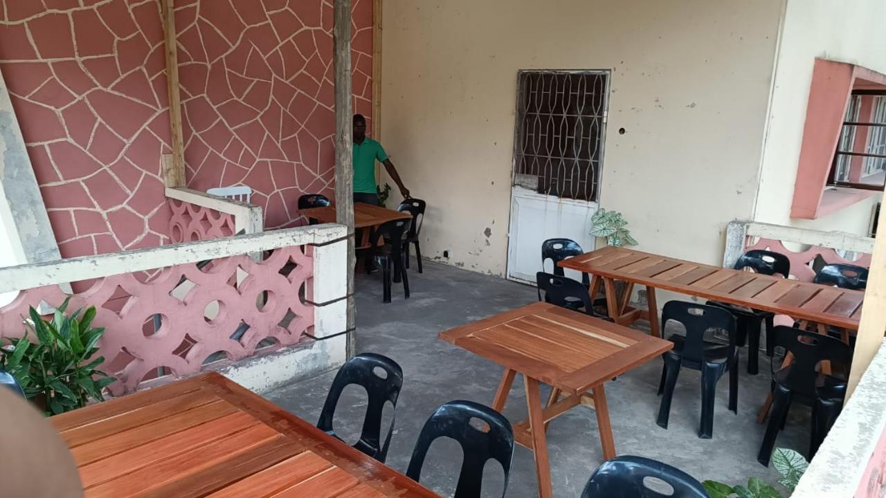 נאמפולה Ruby - Casa De Hospedes - Backpackers מראה חיצוני תמונה