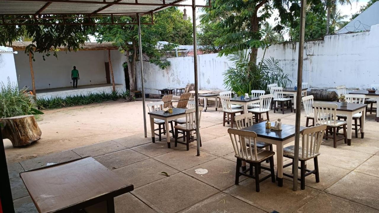 נאמפולה Ruby - Casa De Hospedes - Backpackers מראה חיצוני תמונה